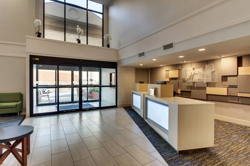 IHG Approved Photography for Holiday Inn Express Emory Lobby 03 2