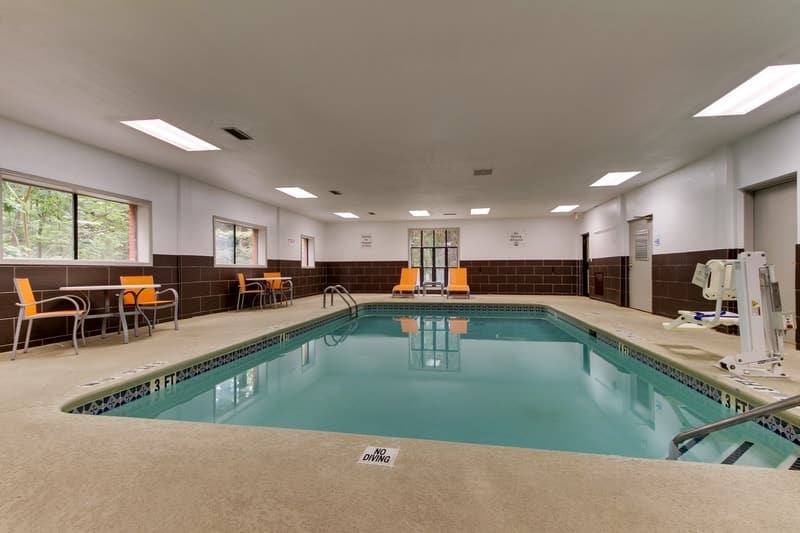 IHG Approved Photography for Holiday Inn Express Emory Pool 01 2