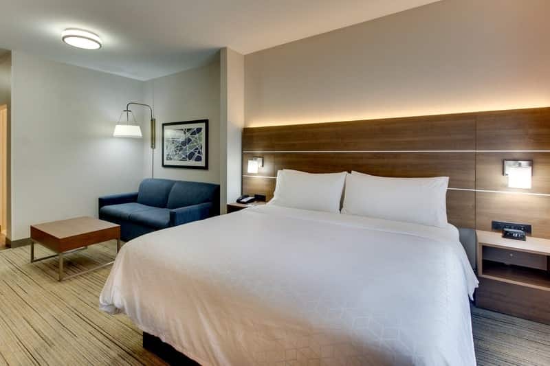 IHG Approved Photography for Holiday Inn Express Emory XSTN 03
