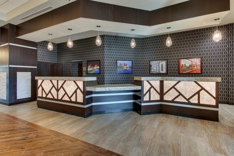 Drury Approved Photography for Drury Inn and Suites Columbus Polaris Front Desk