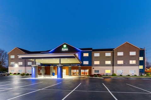 Professional hotel photography of Holiday Inn Express exterior
