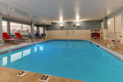 Hotel photography of Holiday Inn Express indoor pool