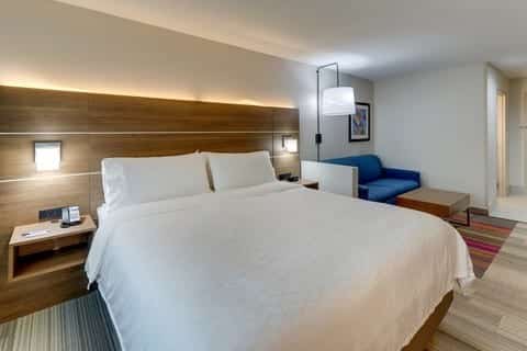 Hotel photography of Holiday Inn Express hotel suite