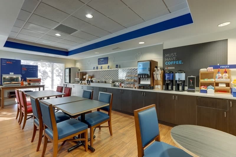 IHG Approved Photography for Holiday Inn Express Dayton Centerville Breakfast 01