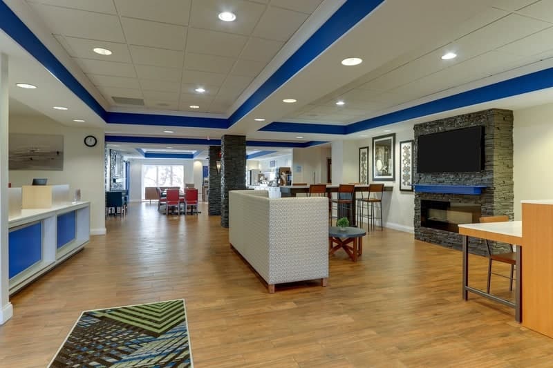 IHG Approved Photography for Holiday Inn Express Dayton Centerville Lobby 01