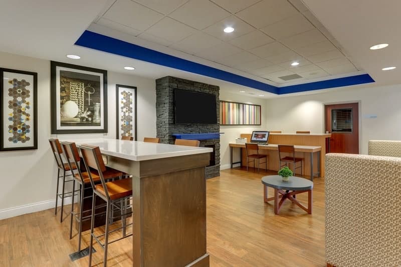 IHG Approved Photography for Holiday Inn Express Dayton Centerville Lobby 05