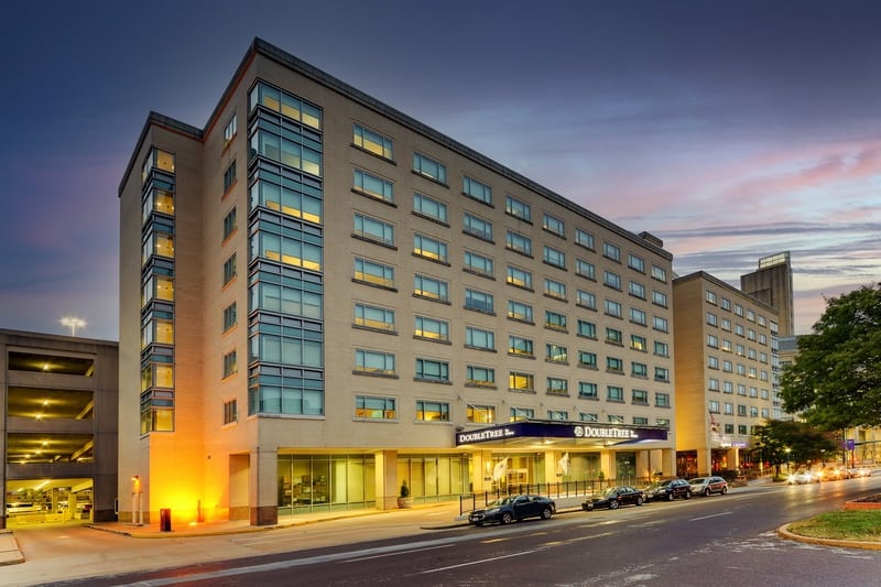 Hilton approved hotel photography for doubletree stl forest park Exterior 04